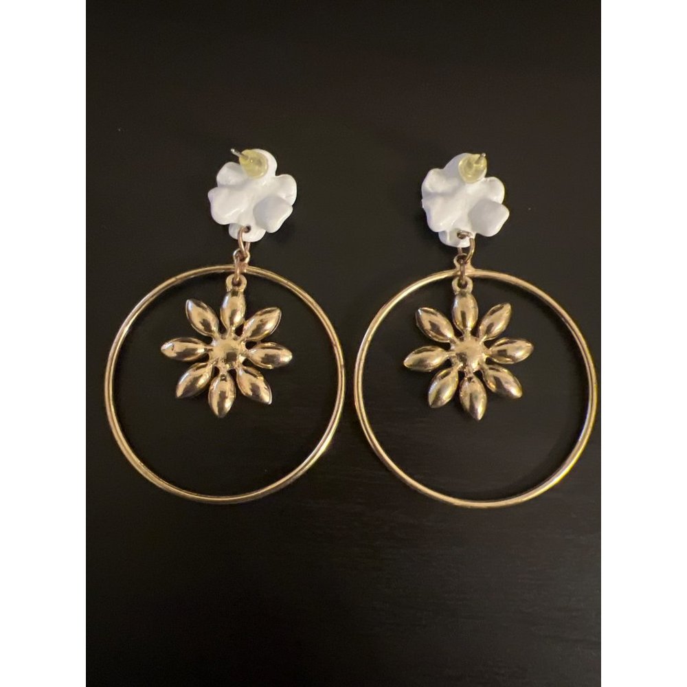 VTG Flower Earrings - Picture 2 of 5